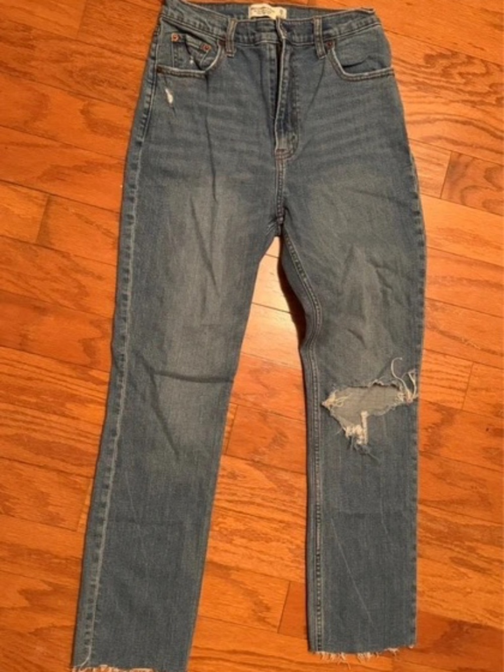 Abercrombie ’90s Slim Straight Distressed Jeans Size 29/8